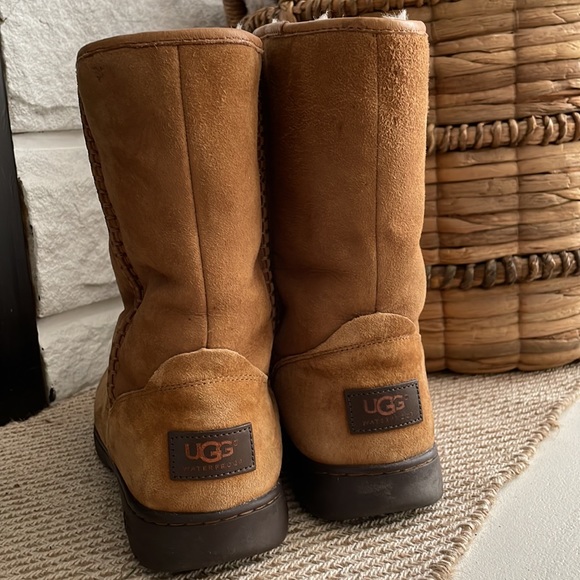 UGG Women's Michaela Chestnut Waterproof Boot Sz 9 - Picture 3 of 9